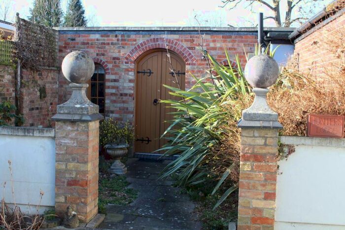 Bungalow To Rent In Histon Road, CB4