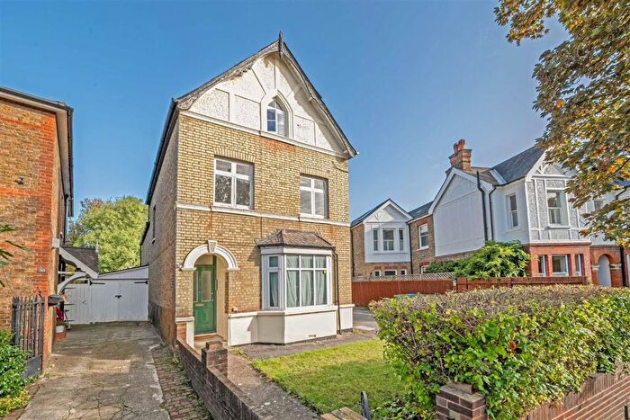 2 Bedroom Flat To Rent In Cedars Road, Hampton Wick, Kingston Upon Thames, KT1