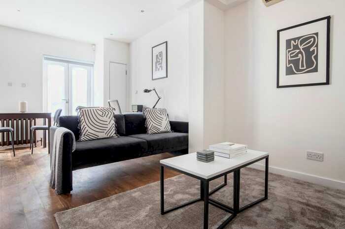 2 Bedroom Flat To Rent In Camden Town, London, NW1