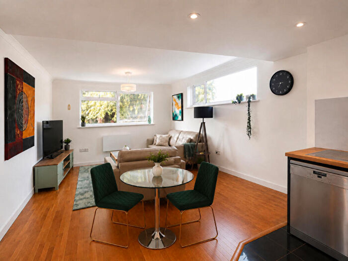 3 Bedroom Apartment For Sale In Ipswich Road, Norwich, NR2