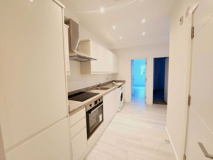 3 Bedroom Flat To Rent In Regents Park Road, London, N3