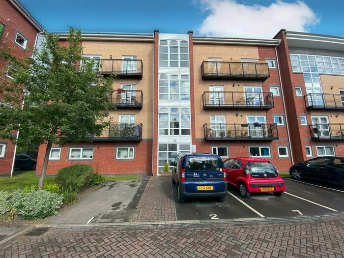 2 Bedroom Flat To Rent In Wharf Road, Sale, M33