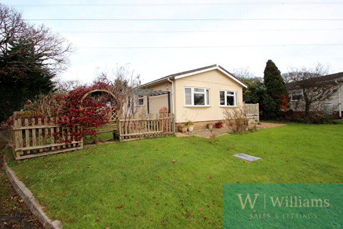 2 Bedroom Park Home For Sale In Medina Park, Folly Lane, East Cowes, Isle Of Wight, PO32