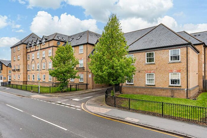 2 Bedroom Flat For Sale In Bowsher Court, Ware, SG12