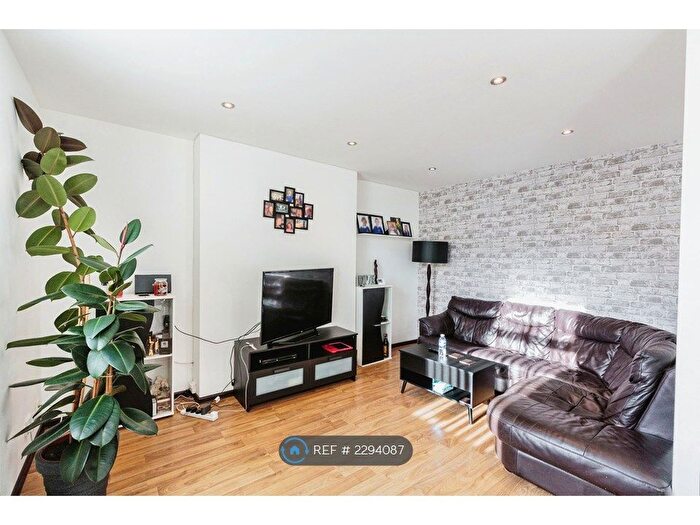 3 Bedroom Flat To Rent In Osborne Road, Blackpool, FY4