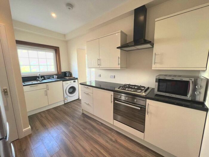 3 Bedroom Cottage To Rent In Lethington Road, Glasgow, G46