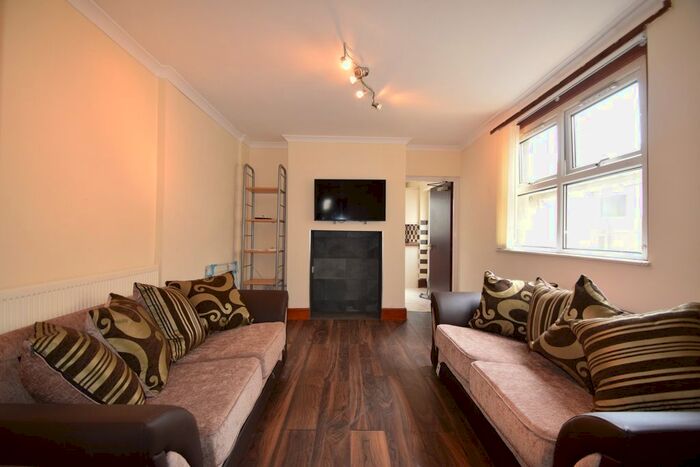 6 Bedroom Terraced House To Rent In Glenroy Street, Cathays, CF24