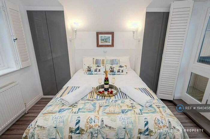 3 Bedroom Detached House To Rent In Temple Court, Bournemouth, SO41