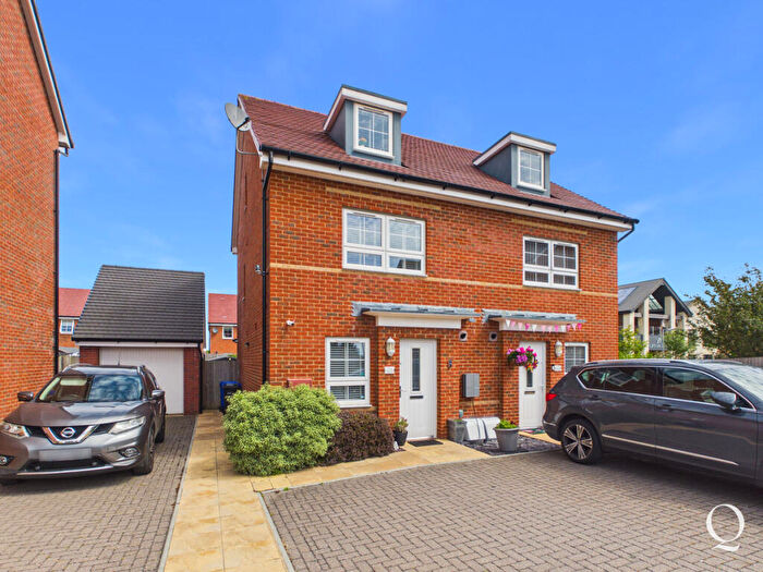 4 Bedroom Semi Detached House For Sale In Abraham Drive, Hamworthy, BH15