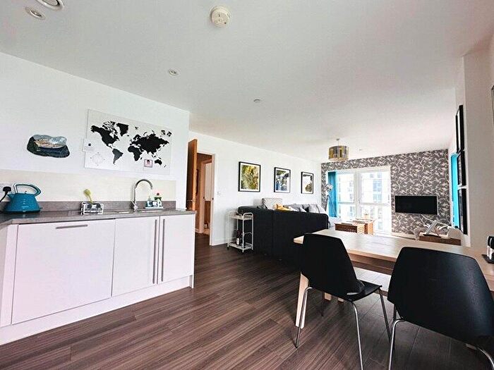 2 Bedroom Flat To Rent In Centenary Quay, Southampton, Hampshire, SO19
