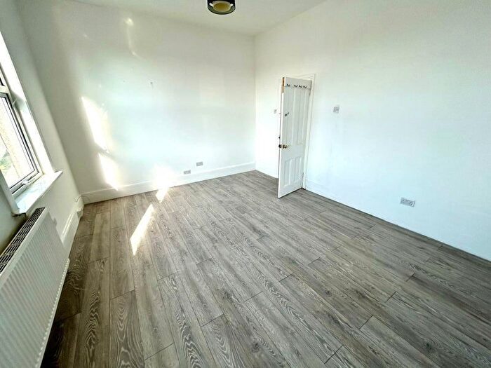 2 Bedroom Flat To Rent In Manbey Park Road, London, E15