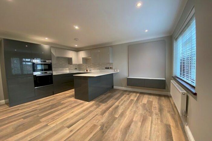 2 Bedroom Flat To Rent In A Farm Road, Esher, KT10