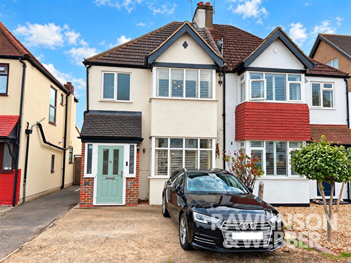 3 Bedroom Semi-Detached House For Sale In Walton Road, West Molesey, KT8