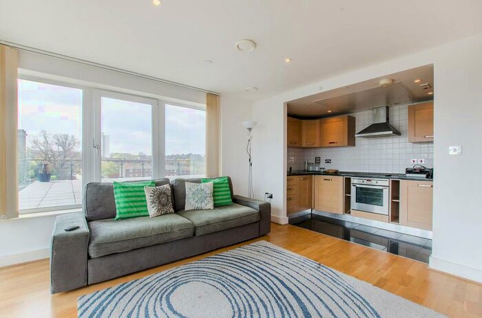 2 Bedroom Flat To Rent In Mast Quay, Woolwich, London, SE18