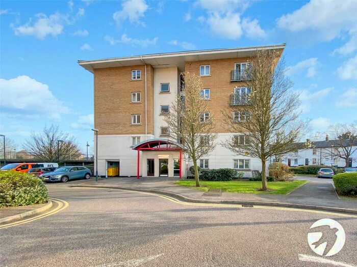 3 Bedroom Flat To Rent In Chichester Wharf, Erith, Kent, DA8