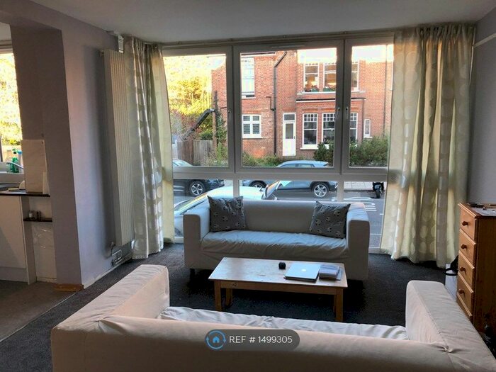 2 Bedroom Flat To Rent In Hurst Lodge, London, N8