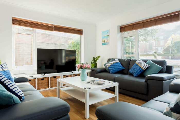 3 Bedroom Flat To Rent In Gff, Alumhurst Road, Bournemouth, BH4