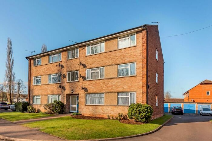 2 Bedroom Flat To Rent In Newbury, Berkshire, RG14