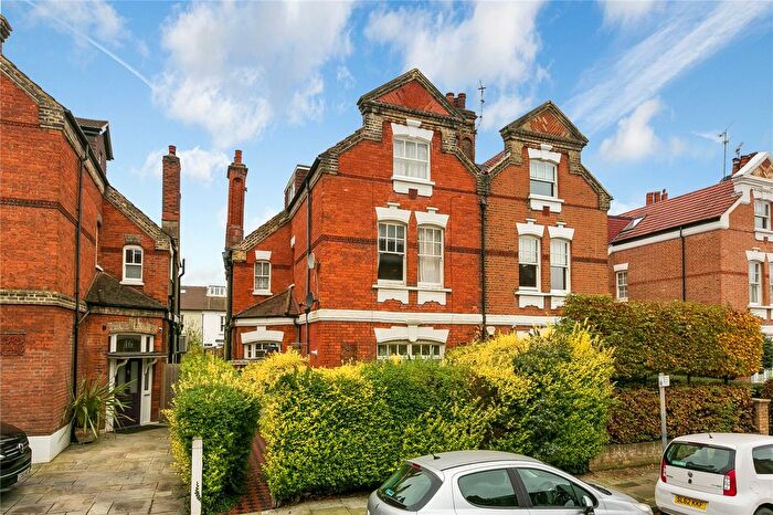 2 Bedroom Flat To Rent In Sheen Park, Richmond, TW9