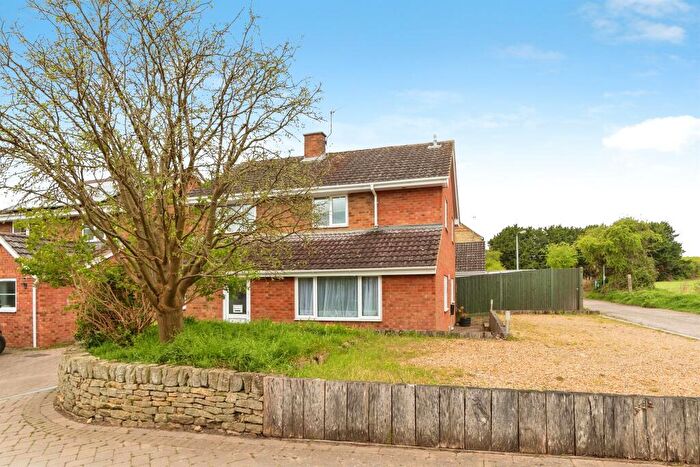 4 Bedroom Detached House For Sale In New Walk, Shillington, Hitchin, SG5