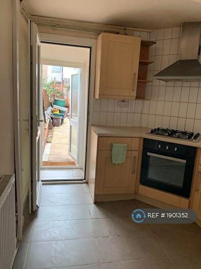 4 Bedroom Terraced House To Rent In Wycliffe Road, Northampton, NN1