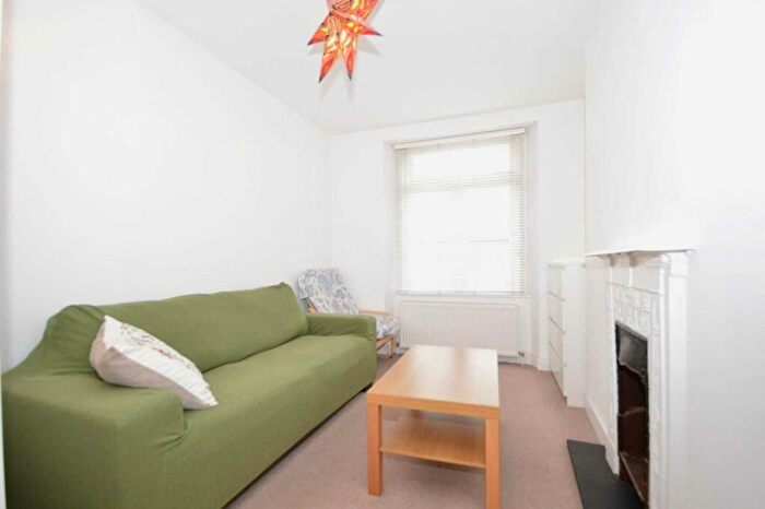 1 Bedroom Flat To Rent In Caledonian Road, London, N7