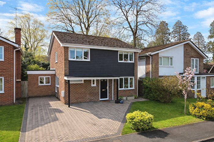 4 Bedroom Detached House For Sale In Kendal Grove, Camberley, Surrey, GU15