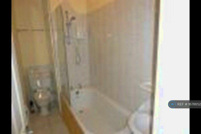 1 Bedroom Flat To Rent In Tong Street, Bradford, BD4