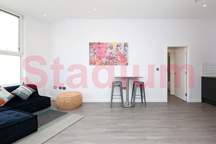 1 Bedroom Maisonette To Rent In Drayton Park, London, - Epc Rating D, N5