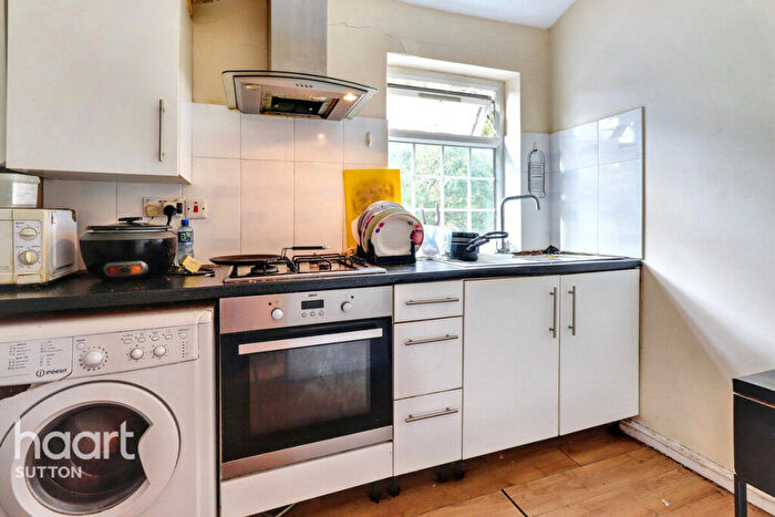2 Bedroom Flat For Sale In High Street, Epsom, KT17