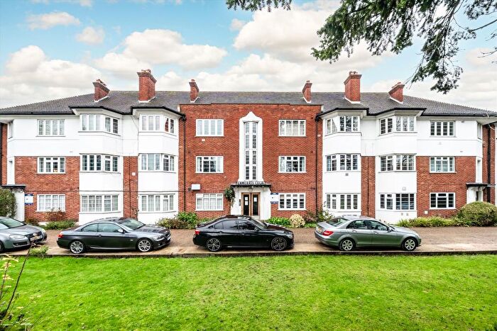 2 Bedroom Flat For Sale In Great West Road, Hounslow, TW5