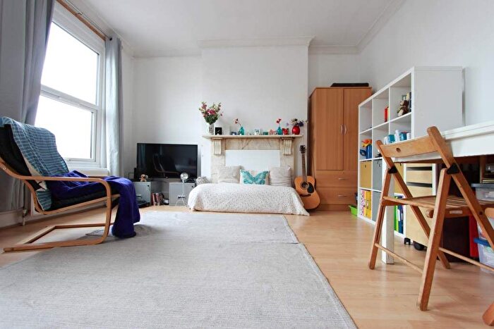 2 Bedroom Flat To Rent In Rectory Road, London, N16