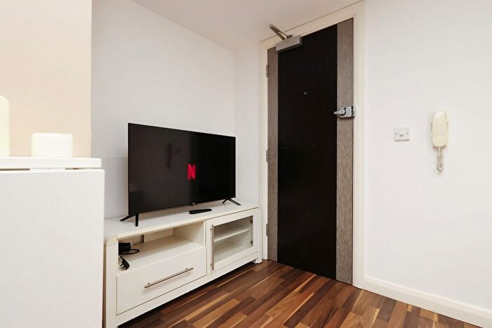 1 Bedroom Flat To Rent In Plasnewydd, CF24