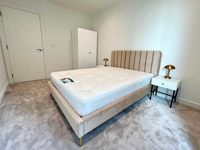 3 Bedroom Flat To Rent In The Hyde, London, NW9