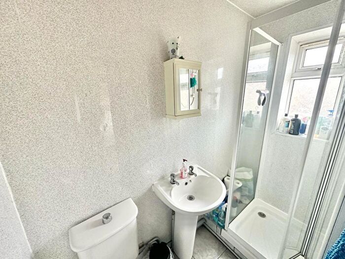 6 Bedroom House To Rent In Dawlish Road, Birmingham, B29