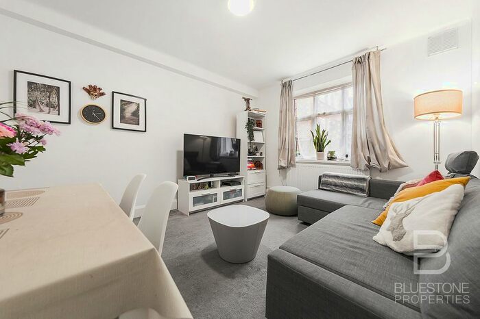 2 Bedroom Flat For Sale In Lynn Court, Mitcham Lane, SW16