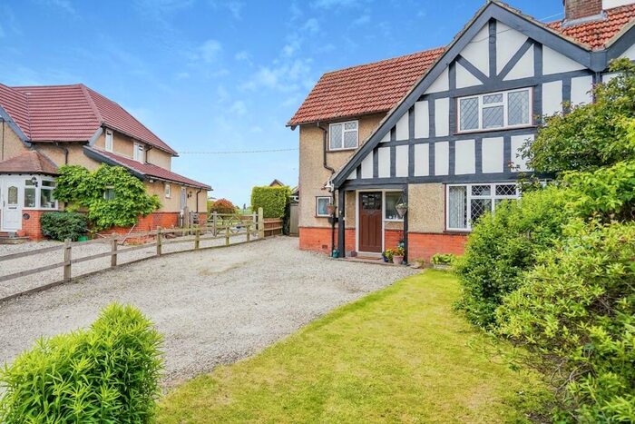 3 Bedroom Character Property For Sale In Colletts Cottages, Great Milton, Oxford, OX44