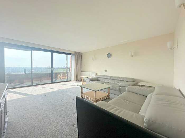 2 Bedroom Flat To Rent In Cresta House, Finchley Road, London, NW3