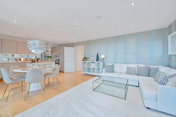 2 Bedroom Flat For Sale In Glenthorne Road, Hammersmith, London, W6