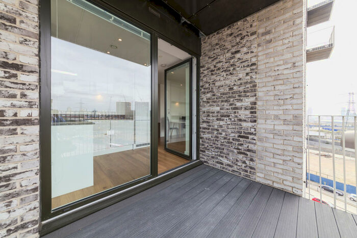 Apartment To Rent In Sovereign Tower, Emily Street, Canning Town, London, E16