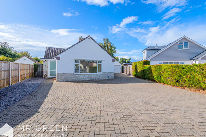 3 Bedroom Detached Bungalow For Sale In Wilton Close, Christchurch, Dorset, BH23