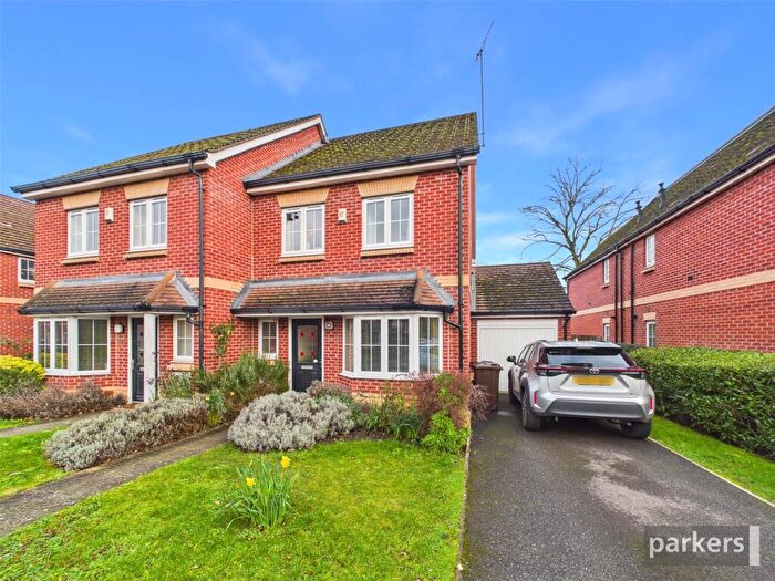 4 Bedroom Semi Detached House For Sale In Mays Close, Earley, Reading, RG6