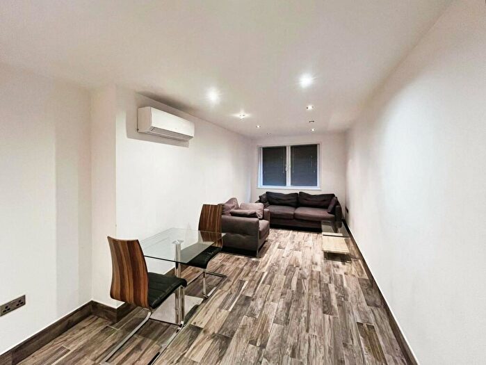 1 Bedroom Flat To Rent In New Briggate, Leeds, West Yorkshire, LS1