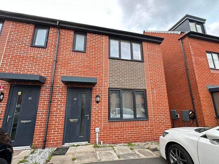 3 Bedroom Semi-Detached House To Rent In Riverside Way, Salford, M6