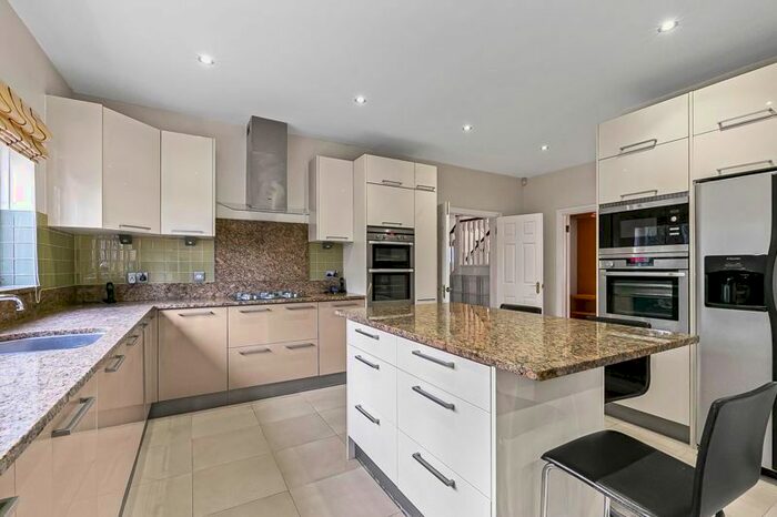 5 Bedroom Detached House To Rent In Pagitts Grove, Barnet, EN4