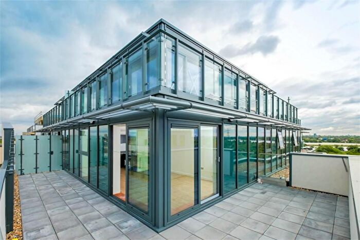 3 Bedroom Flat To Rent In Waterside Way, London, N17