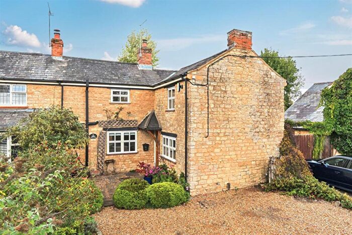 3 Bedroom Semi-Detached House For Sale In Cattle End, Silverstone, NN12