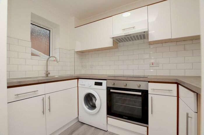 1 Bedroom Flat To Rent In Trinity Court, Paynes Road, Southampton, Hampshire, SO15
