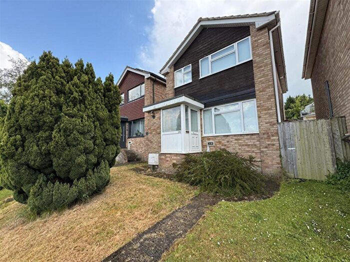 3 Bedroom Detached House For Sale In Windrush, Highworth, SN6