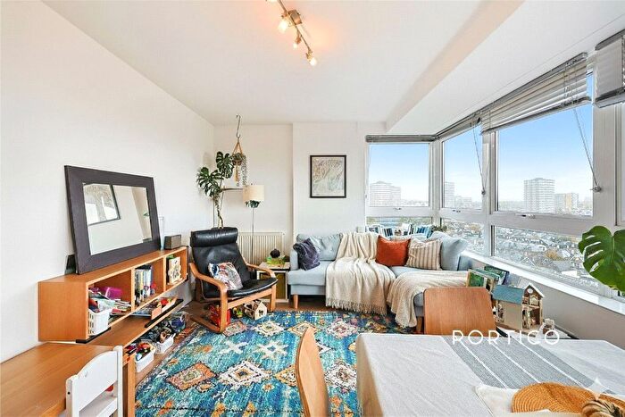 2 Bedroom Flat To Rent In Shuttleworth Road, London, SW11